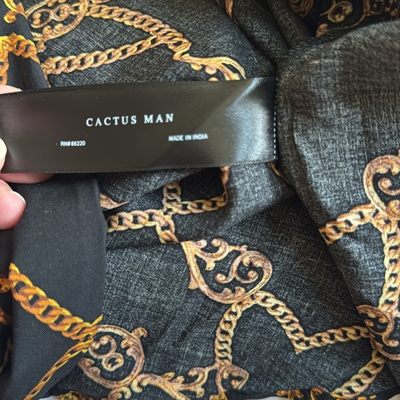 🌟🖤🏆🖤Black and Gold Chain Print Shirt - Picture 5 of 6